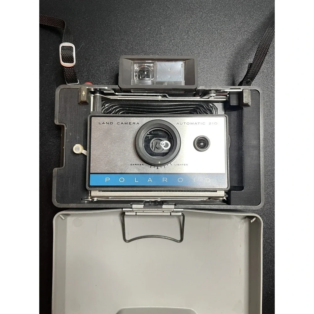 Polaroid Automatic 210 Land Camera With User's Manual & Literature Untested